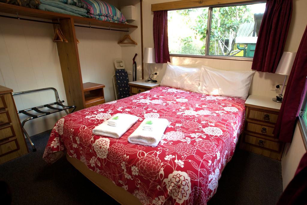 Lake Eacham Tourist Park & Cabins Room photo