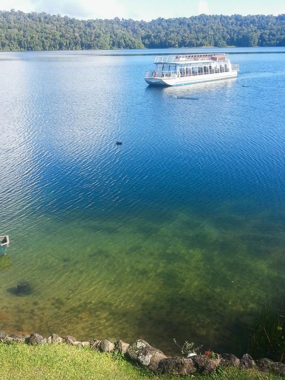 Lake Eacham Tourist Park & Cabins Exterior photo