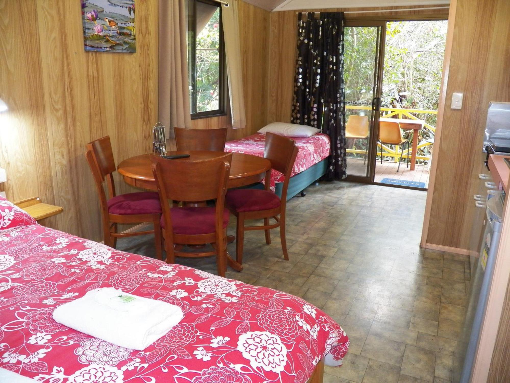 Lake Eacham Tourist Park & Cabins Room photo