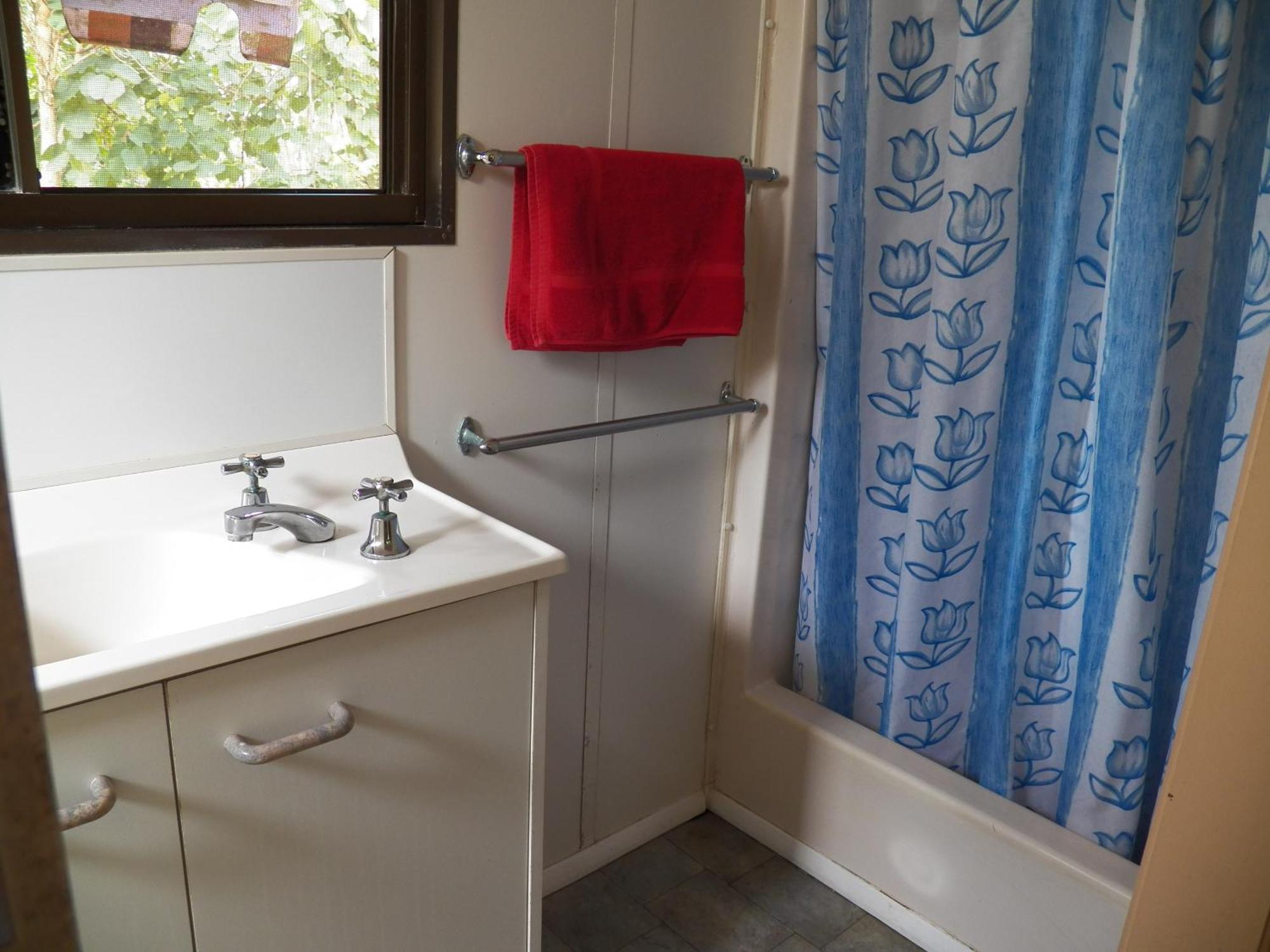 Lake Eacham Tourist Park & Cabins Room photo