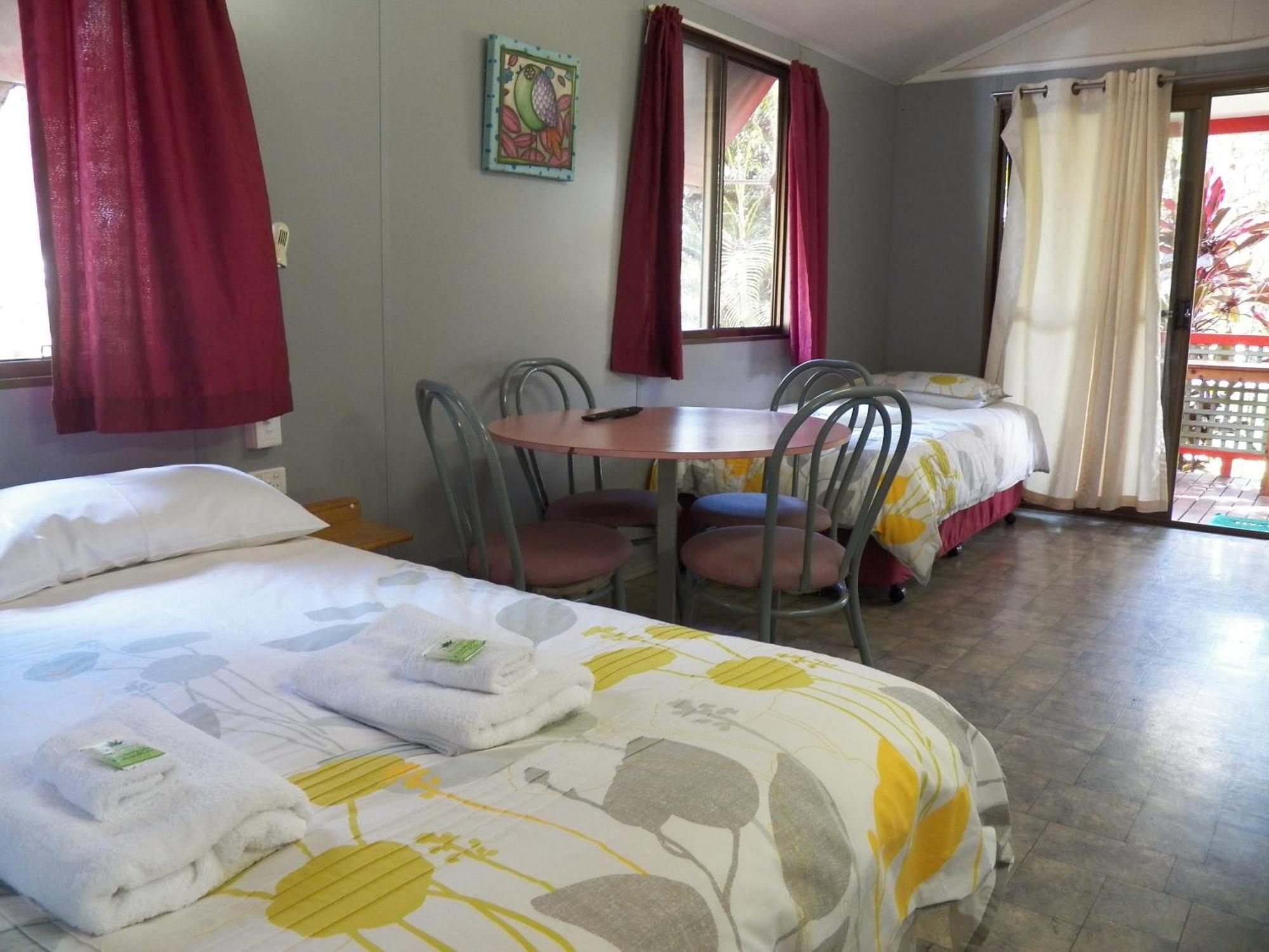Lake Eacham Tourist Park & Cabins Room photo