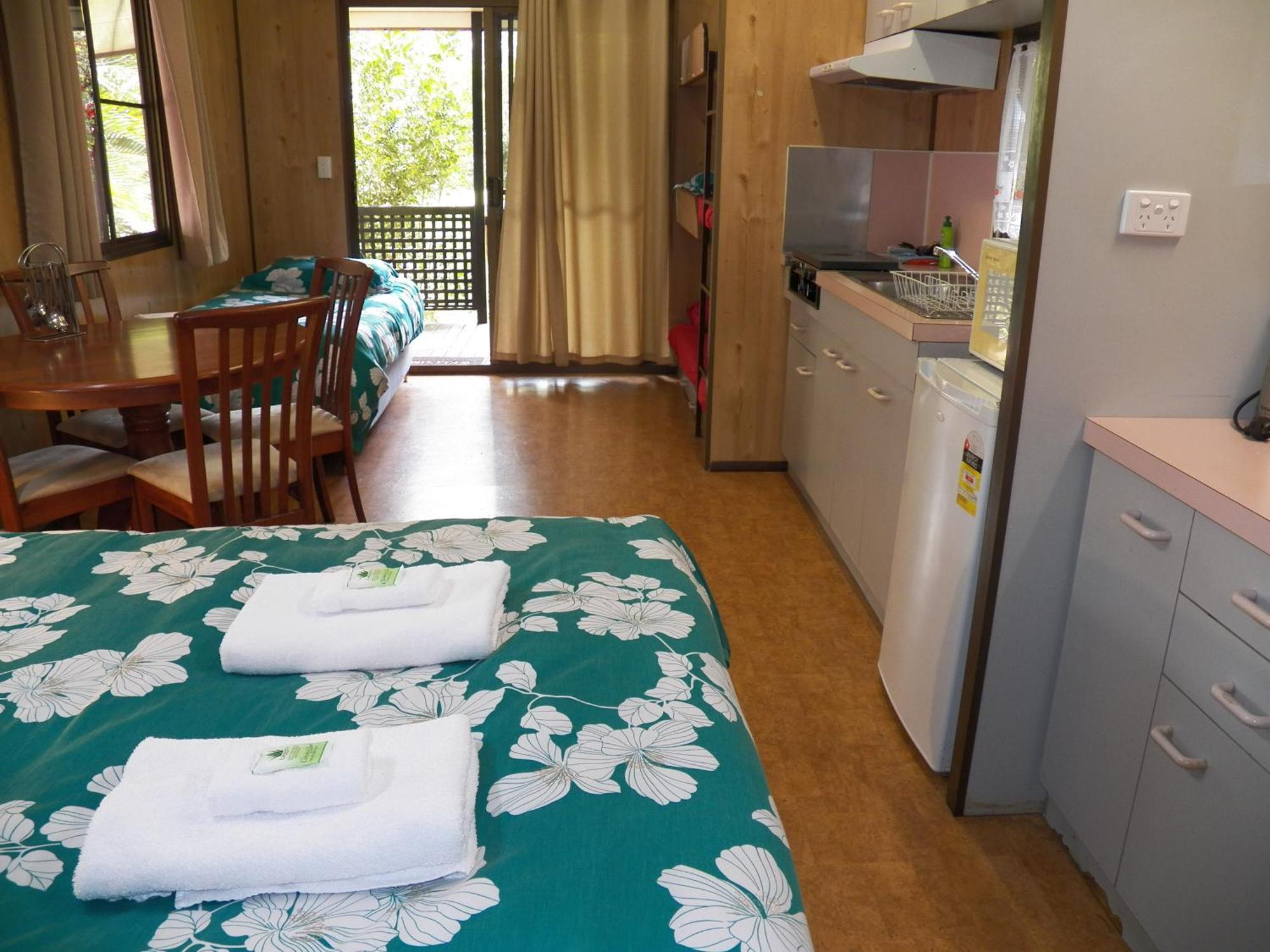 Lake Eacham Tourist Park & Cabins Room photo