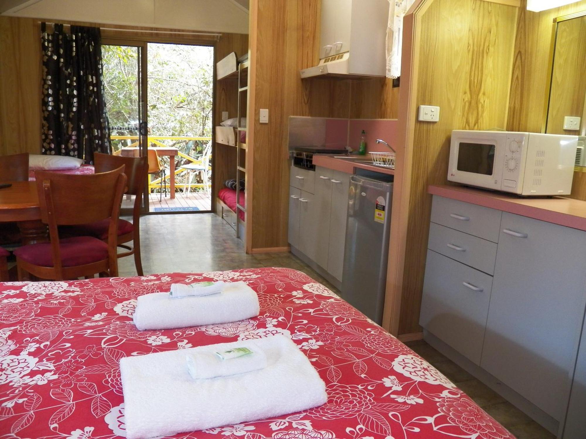 Lake Eacham Tourist Park & Cabins Room photo