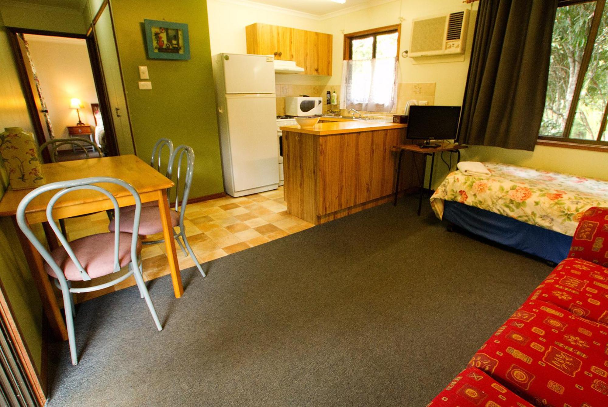Lake Eacham Tourist Park & Cabins Room photo