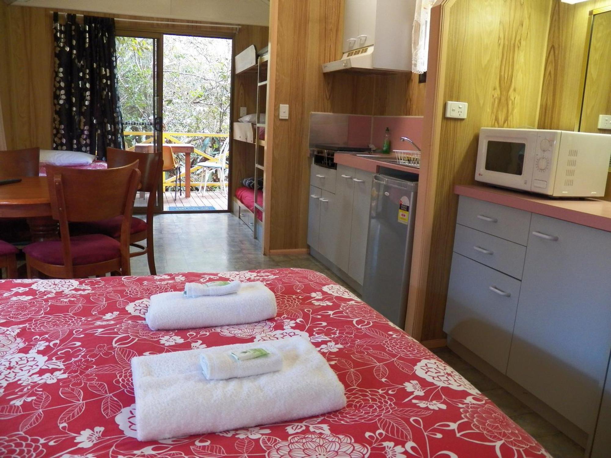 Lake Eacham Tourist Park & Cabins Room photo