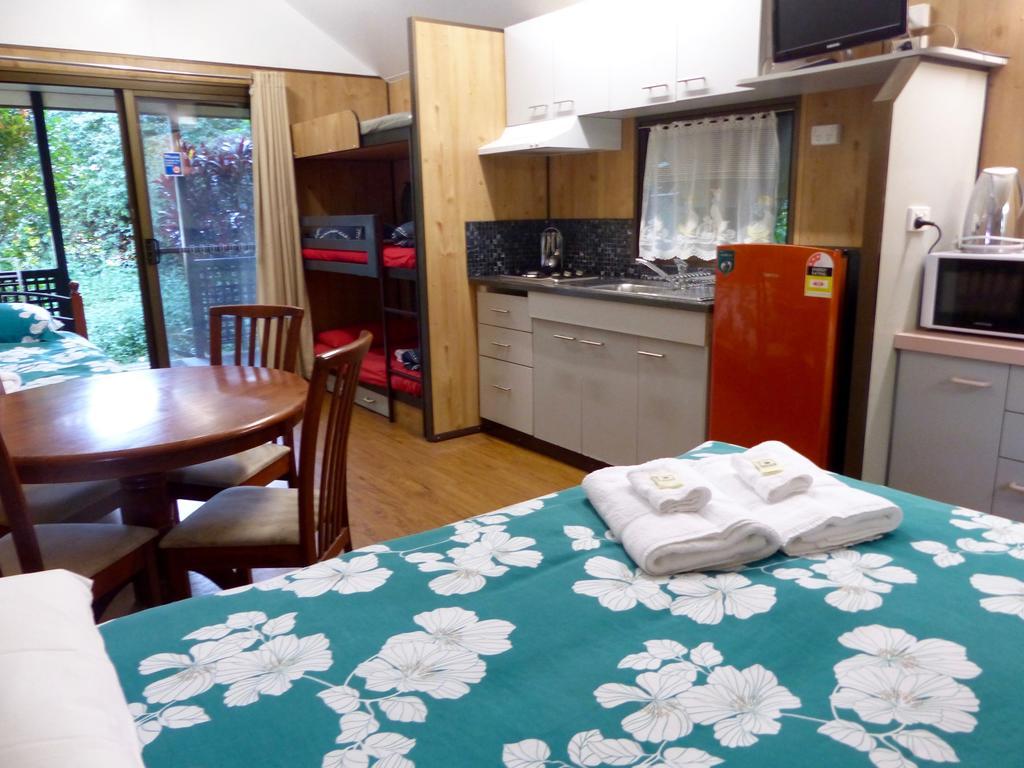 Lake Eacham Tourist Park & Cabins Exterior photo