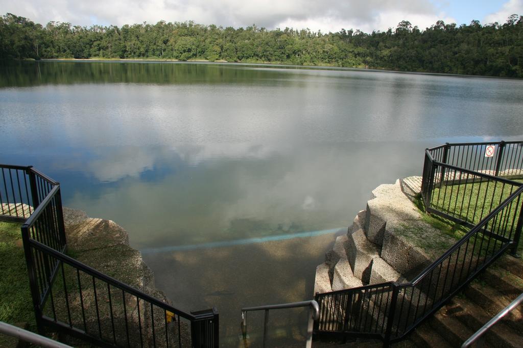 Lake Eacham Tourist Park & Cabins Exterior photo