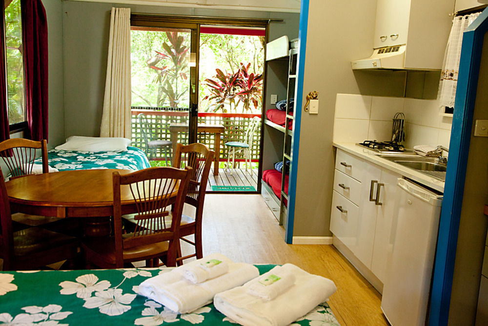 Lake Eacham Tourist Park & Cabins Exterior photo