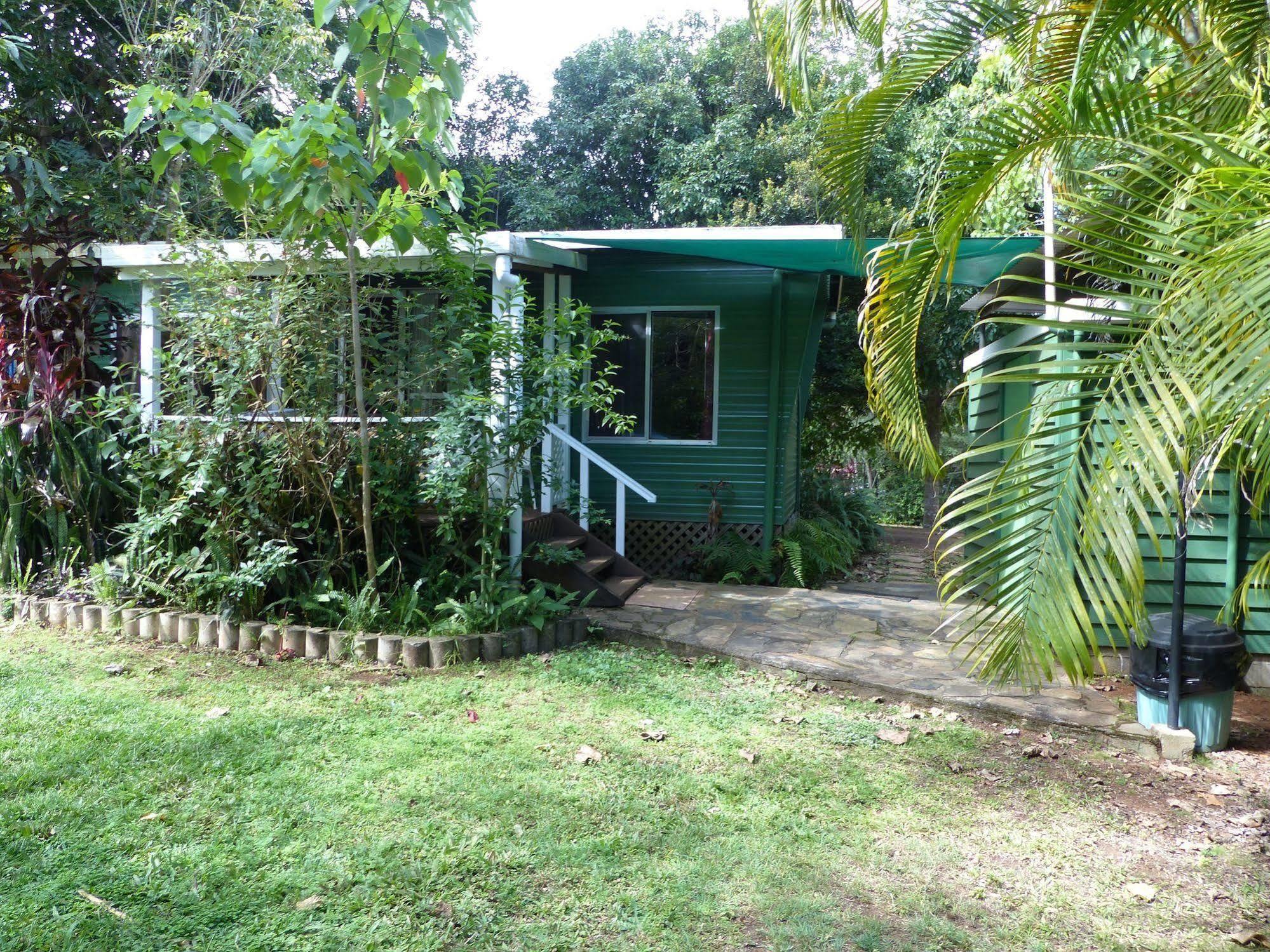 Lake Eacham Tourist Park & Cabins Exterior photo